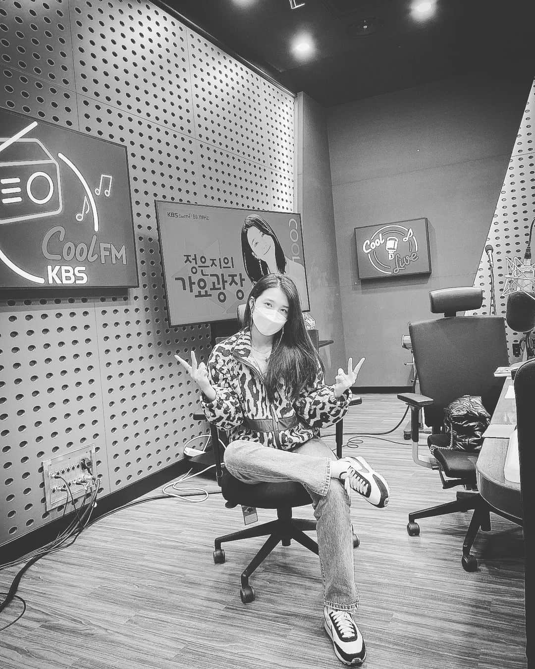 チョン・ウンジのインスタグラム：「멋진ㅊㅓㄱ.. 실퍃ㅎㅎㅎ #잘자요🌱」