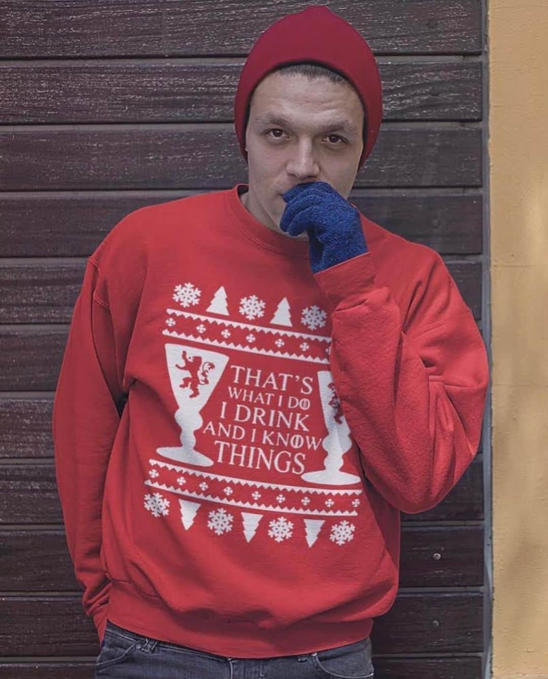 ピーター・ディンクレイジさんのインスタグラム写真 - (ピーター・ディンクレイジInstagram)「Christmas Is Coming! 🎅🏻  Check out these awesome Christmas Sweatshirts! You can get them from the link in MY BIO (Profile). ‼️ This is a limited edition so be fast! 🔥 Worldwide shipping 🌏  We print and ship all orders from USA 🇺🇸 Available in more than 15colors 🌈」10月21日 0時44分 - peterdinklage