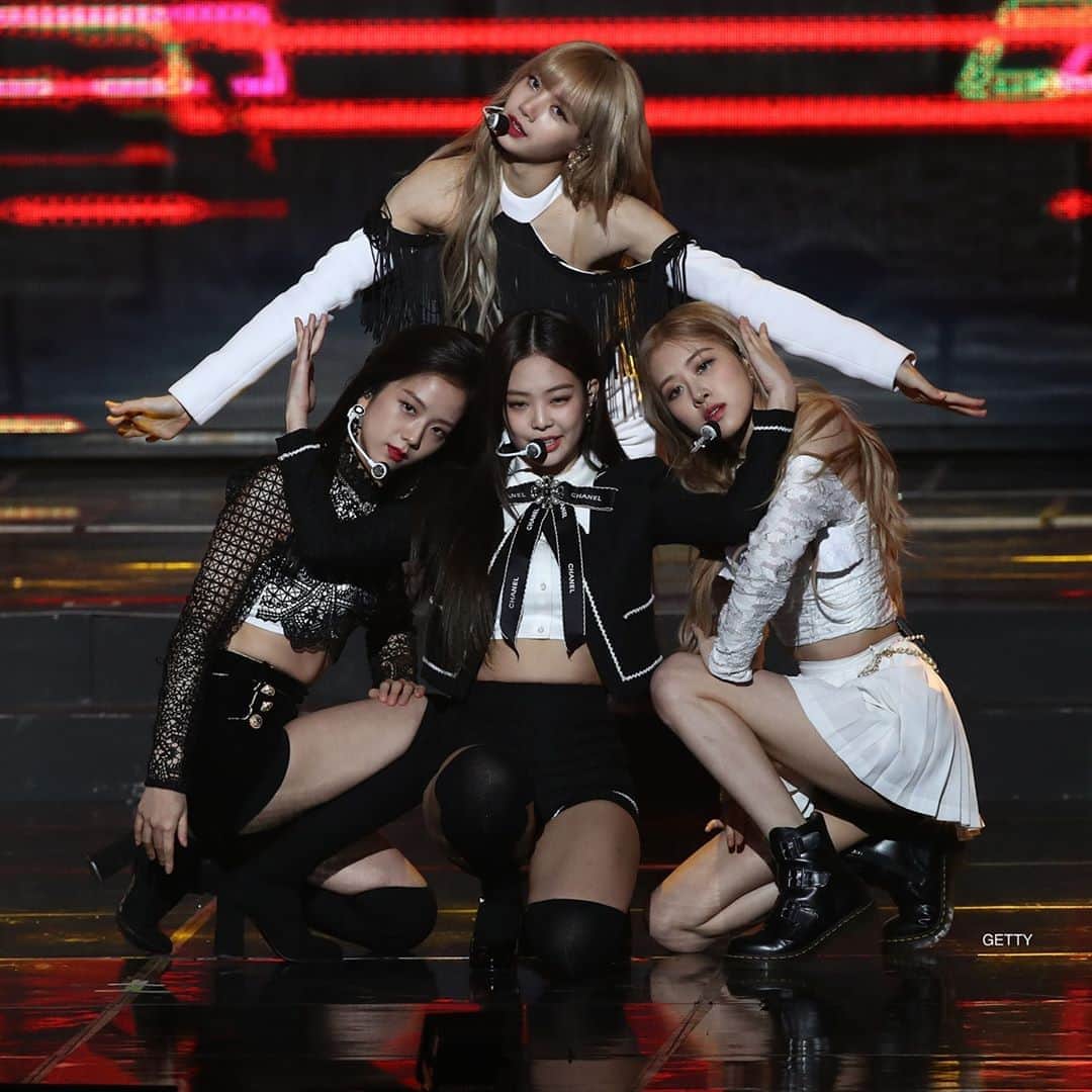 Good Morning Americaさんのインスタグラム写真 - (Good Morning AmericaInstagram)「Get ready for more #BLACKPINK! The girl group will perform on #GMA Wednesday morning. Link in bio for a few things to know as you take in their big performance 🖤💗  #BlackpinkOnGMA」10月21日 1時00分 - goodmorningamerica