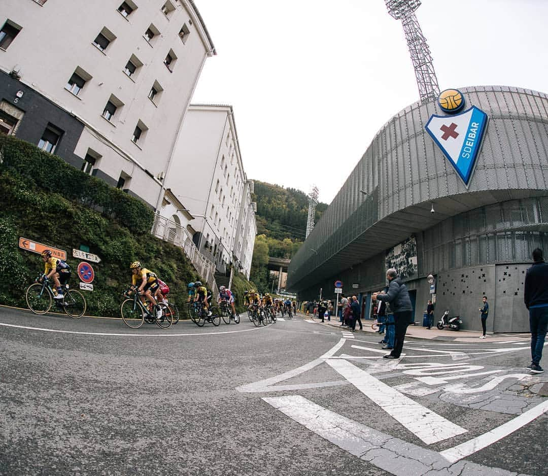 SDエイバルさんのインスタグラム写真 - (SDエイバルInstagram)「🚴‍♂️ Zorionak @primozroglic! . #Ipurua @lavuelta」10月21日 0時59分 - sdeibar