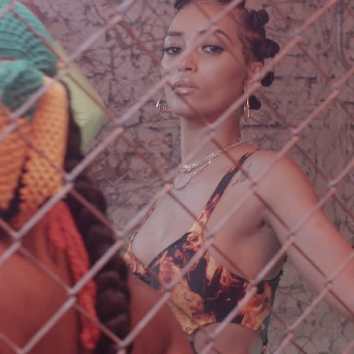 メジャー・レーザーのインスタグラム：「LAZER GYALS GOT SOMETHING FOR YALL TOMORROW.」
