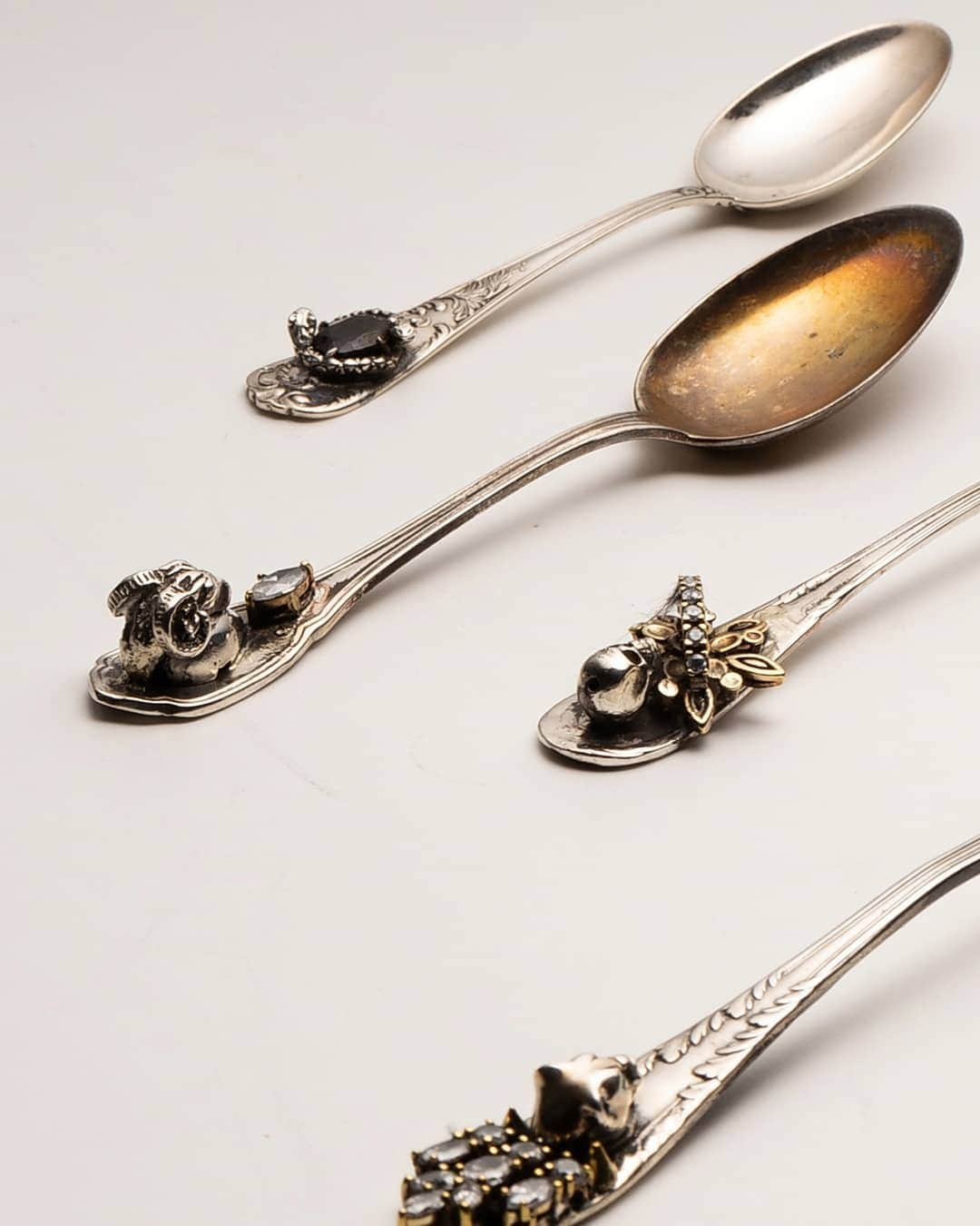 イオッセリアーニさんのインスタグラム写真 - (イオッセリアーニInstagram)「Iosselliani design. Vintage silver spoon. From Thursday, at iosselliani flagship store in Rome #iossellianidesign #silverspoons #vintagesilverspoon #handmadejewelrydesign #semipreciousstone」10月21日 1時11分 - iosselliani