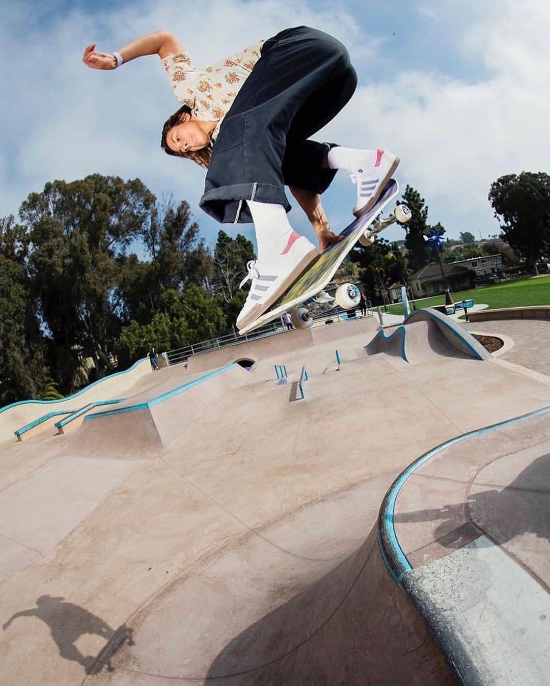 Stanceのインスタグラム：「Come up to the spot looking extra fly 🦅 @noravexplora noravexplora  📸 @instapizzle  #punksandpoets  #stanceskateboarding」