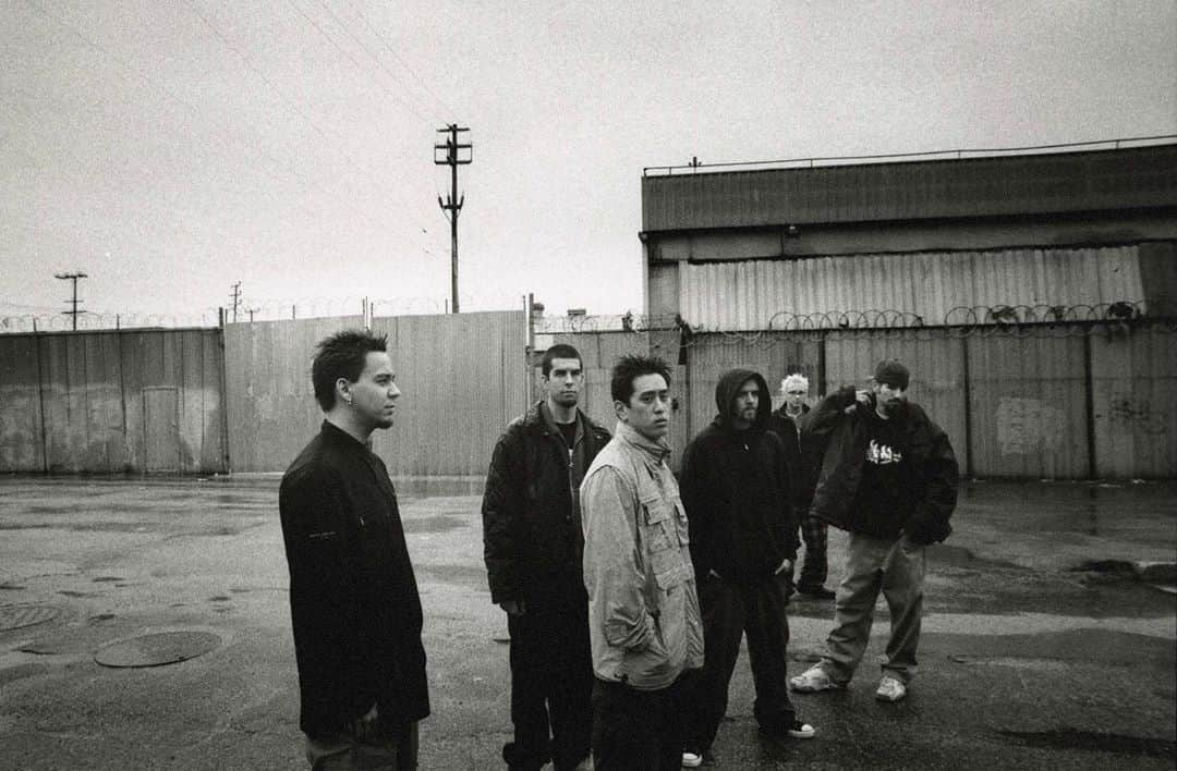 リンキン・パークさんのインスタグラム写真 - (リンキン・パークInstagram)「Let's keep the #HybridTheory20 celebration going.  Stream/Download: 🔗 in bio」10月21日 1時42分 - linkinpark