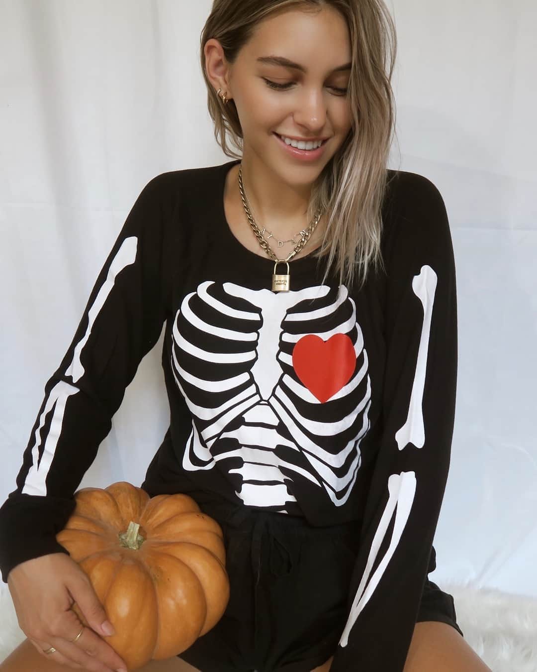 チェイサーのインスタグラム：「Get it in time for Halloween!👻 @katielynnestyle style#: CHA5622 #chaserbrand #halloweenclothes #halloweenfashion #halloweensale #Spookyseason」