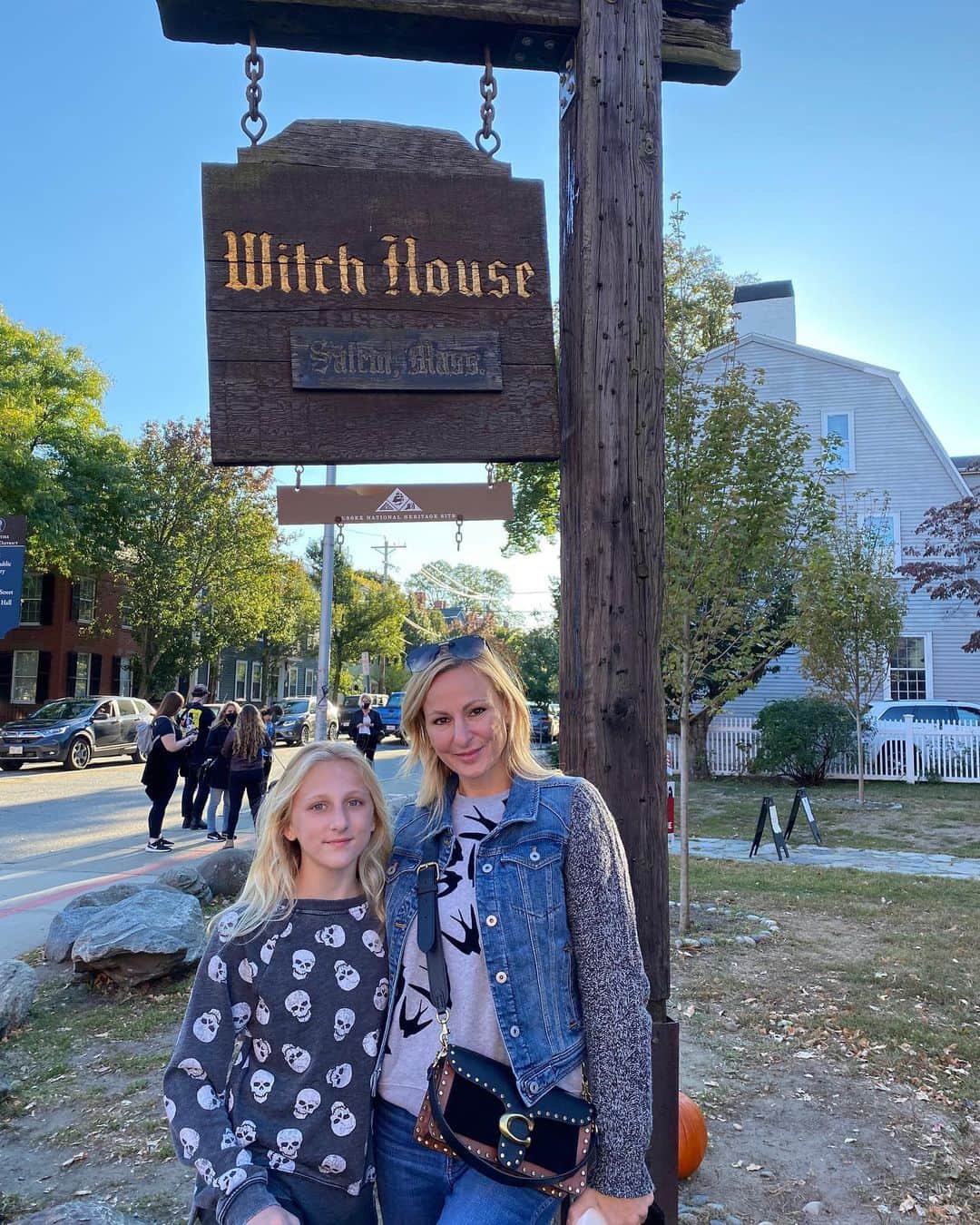 クリスティ・ルーカジアックさんのインスタグラム写真 - (クリスティ・ルーカジアックInstagram)「One of my favorite trips ever 🖤 Day Two New England itinerary... 🚗 Drive one hour to Salem 📖 House of Seven Gables - inspired Nathaniel Hawthornes novel. Just the gardens were open ⛓ Salem Witch Dungeon - performed a play to explain the Witch hysteria and trials of 1692, then took us in a recreated dungeon. 🧙🏻Witch House - only authentic building in Salem associated with the Witch Trials.  🧹Salem Witch Museum - a creepy Stations of the Cross   🚗 30 minutes to Lexington/concord  Things to Do:  🍁 Lexington Green - the first shots of the Revolutionary War were shot here and there is the most picturesque white church on the edge of the square. There is also a flag that flies 24/7 as a tribute to the beginning of our country.  🌳 Minute Man National Historic Park- walk this trail to see stops along the way telling the story of the night of Paul Reveres ride, including his capture point  📚 Orchard House - Louisa May Alcott family home. There is a Little Women garden and the original school on property that Mr. Alcott started  🍂 North Bridge - when American soldiers fired back on the British, this was the “shot heard round the world” and started the war  ✍️Sleepy Hollow Cemetery - Four famous writers are buried here in Authors Ridge: Louisa May Alcott, Henry David Thoreau, Nathaniel Hawthorne & Ralph Waldo Emerson  🍁 Walden pond - beautiful 2 mile hike around the famous pond. You can find the foundation of Thoreau’s cabin where he wrote Walden Pond  🍨 Bedford Farms ice cream - best ice cream ever  🍝 Fiorella’s Italian - all around excellent  ☕️Town meeting bistro - this was my favorite meal of the entire trip. We did Sunday brunch and the atmosphere, service and food was superior.  🚗 30 mins to Boston  ⛲️ Boston Gardens - beautiful park, next to Boston Commons  🍺 Cheers Bar - the bar that inspired Cheer. Must drink beer.  🐴 Freedom Trail - a trail that is actually embedded in the streets of Boston. Follow it for 2.5 miles to see important landmarks from the Revolution, including the North Church.  👩🏻‍🎓 Harvard tour - considering Clara has plans to attend Harvard, we hired a guide to show us around the famous campus. She loved every minute of it. 💗」10月21日 2時04分 - christilukasiak