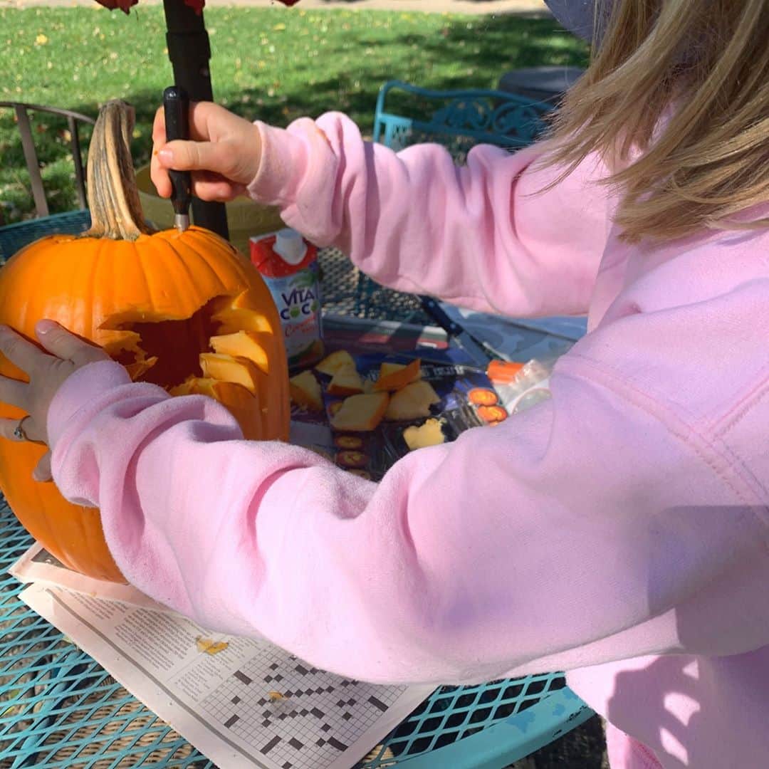 Vita Coco Coconut Waterのインスタグラム：「Our pumpkin is going to be less spooky and more "on brand". Any guesses?」