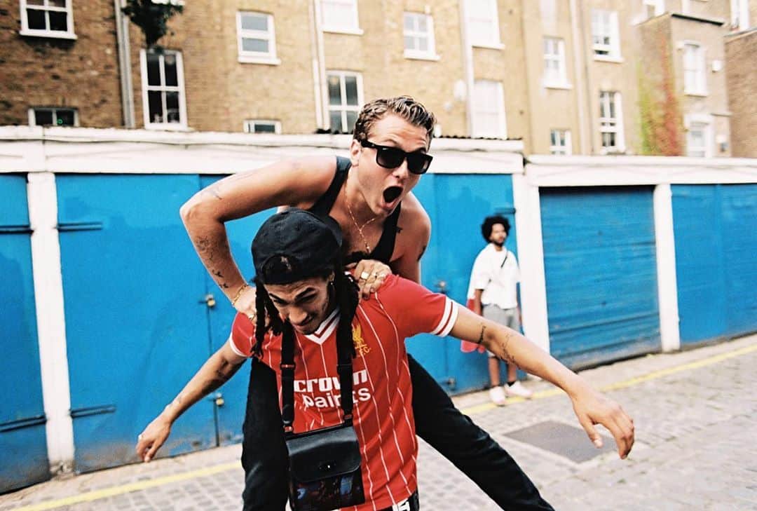 ラファティ・ロウのインスタグラム：「Take every day as it comes. Set yourself individual small goals that you can pick off one by one. Don’t ever put too much pressure or stress on yourself. You’re doing great and you should be proud... @outerstellaoverdrive got plenty of new content and music to keep you going through these cold winter days that be a coming....shots by @dukescully for @outxaboutzine」