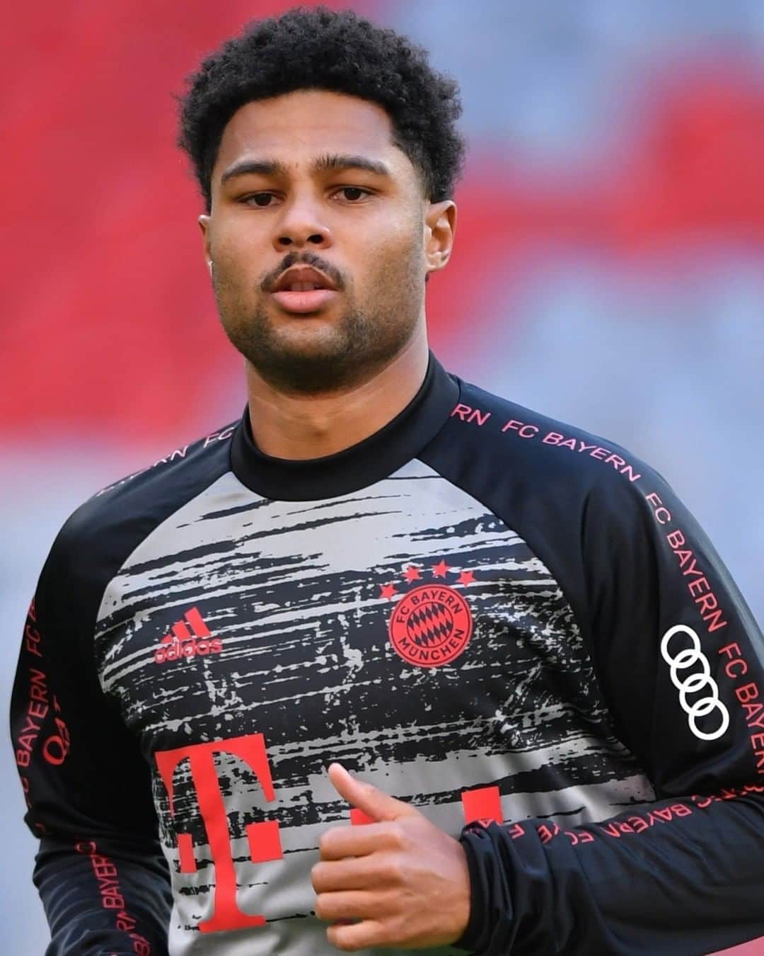 のインスタグラム：「Serge Gnabry has tested positive for Covid-19. He is doing well and is currently in quarantine.」