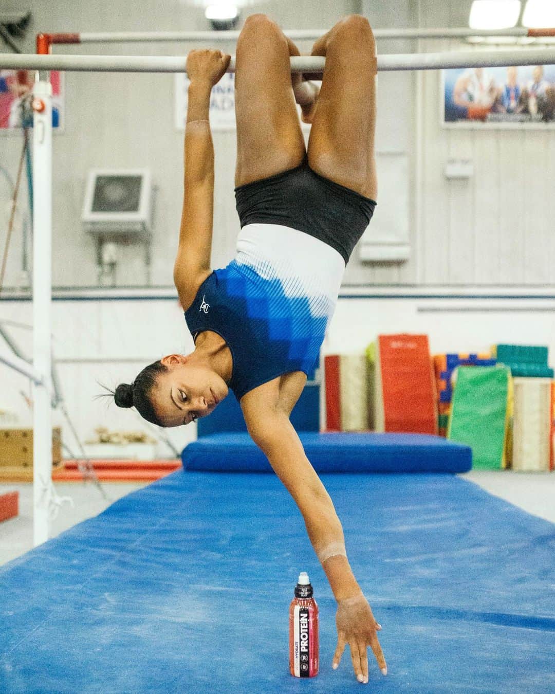 のインスタグラム：「Always striving for the 1% gains and being such a senior athlete nutrition plays a much bigger role for my body now than ever before.   @wowhydrate protein water gives my body the right amount of protein to help aid recovery and the fact that it’s collagen makes it a key component for supporting connective tissue and cartilage.   The collagen protein within the drink stimulates collagen production within the joints which supports and protects my tendons and bones. The strength of bones & tendons is essential for helping to prevent injuries and promote optimal performance, making this a key product in my nutritional plan. #sponsored」