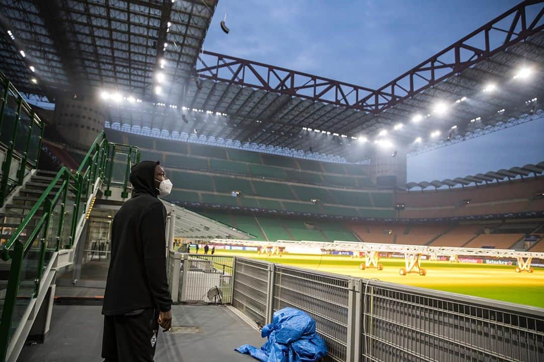 ボルシア・メンヒェングラートバッハさんのインスタグラム写真 - (ボルシア・メンヒェングラートバッハInstagram)「🏟 Smells like CHAMPIONS LEAGUE 💥🇮🇹✌🏼 #dieFohlen #UCL #sansiro」10月21日 3時07分 - borussia