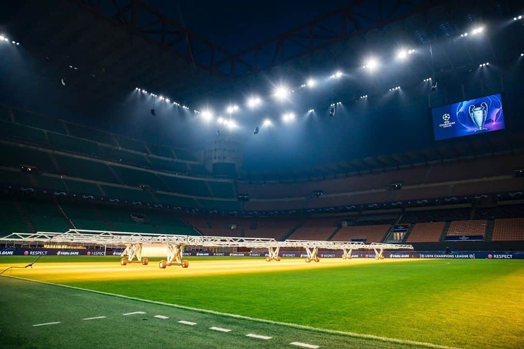 ボルシア・メンヒェングラートバッハさんのインスタグラム写真 - (ボルシア・メンヒェングラートバッハInstagram)「🏟 Smells like CHAMPIONS LEAGUE 💥🇮🇹✌🏼 #dieFohlen #UCL #sansiro」10月21日 3時07分 - borussia