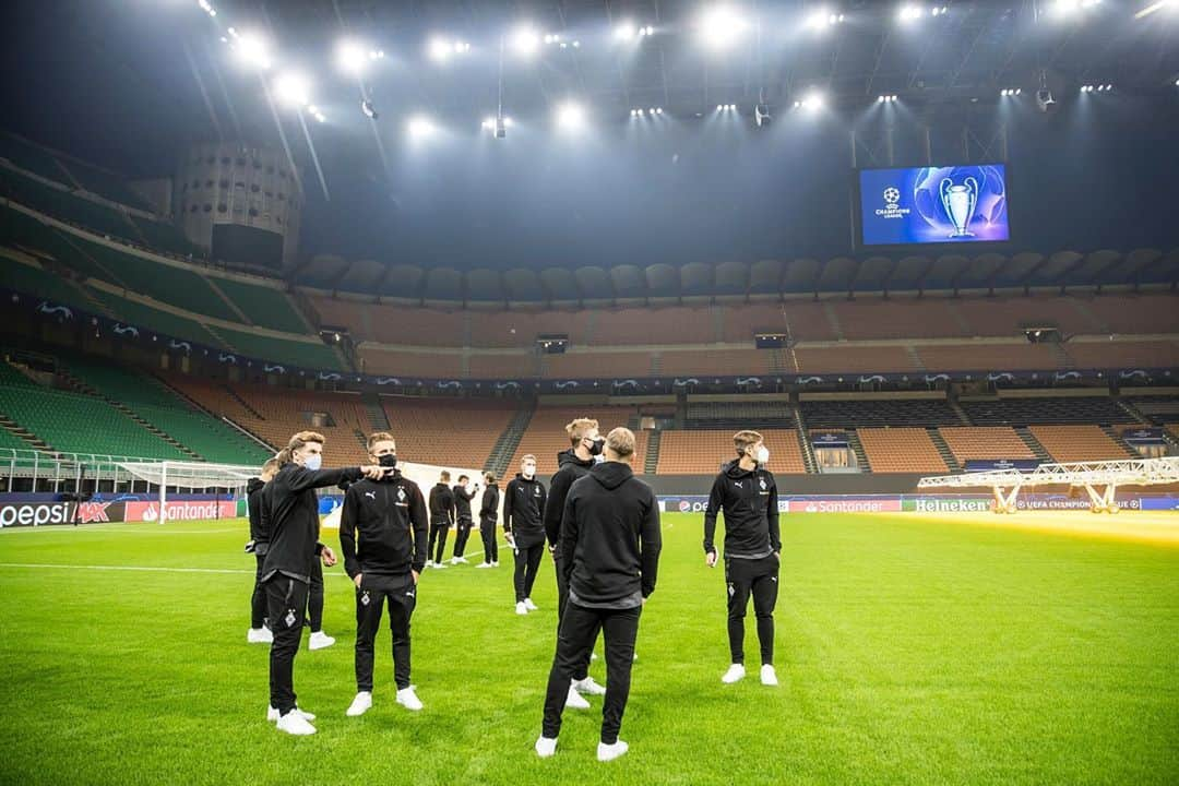 ボルシア・メンヒェングラートバッハさんのインスタグラム写真 - (ボルシア・メンヒェングラートバッハInstagram)「🏟 Smells like CHAMPIONS LEAGUE 💥🇮🇹✌🏼 #dieFohlen #UCL #sansiro」10月21日 3時07分 - borussia