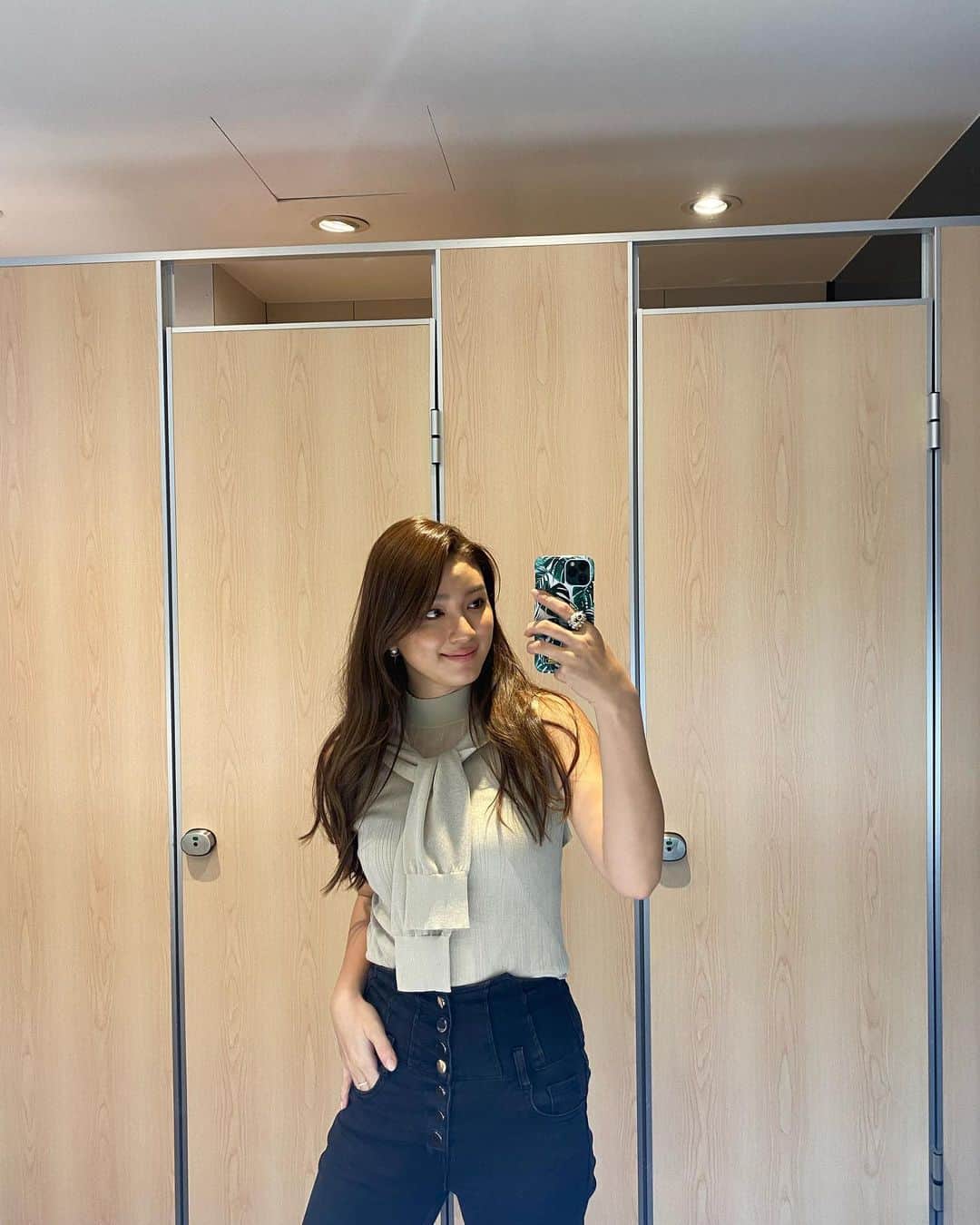 Grace葛瑞瑞さんのインスタグラム写真 - (Grace葛瑞瑞Instagram)「午安😶 咖啡沒喝就被拎出門的早晨讓人眼皮好重😪」10月21日 14時12分 - yungingrace