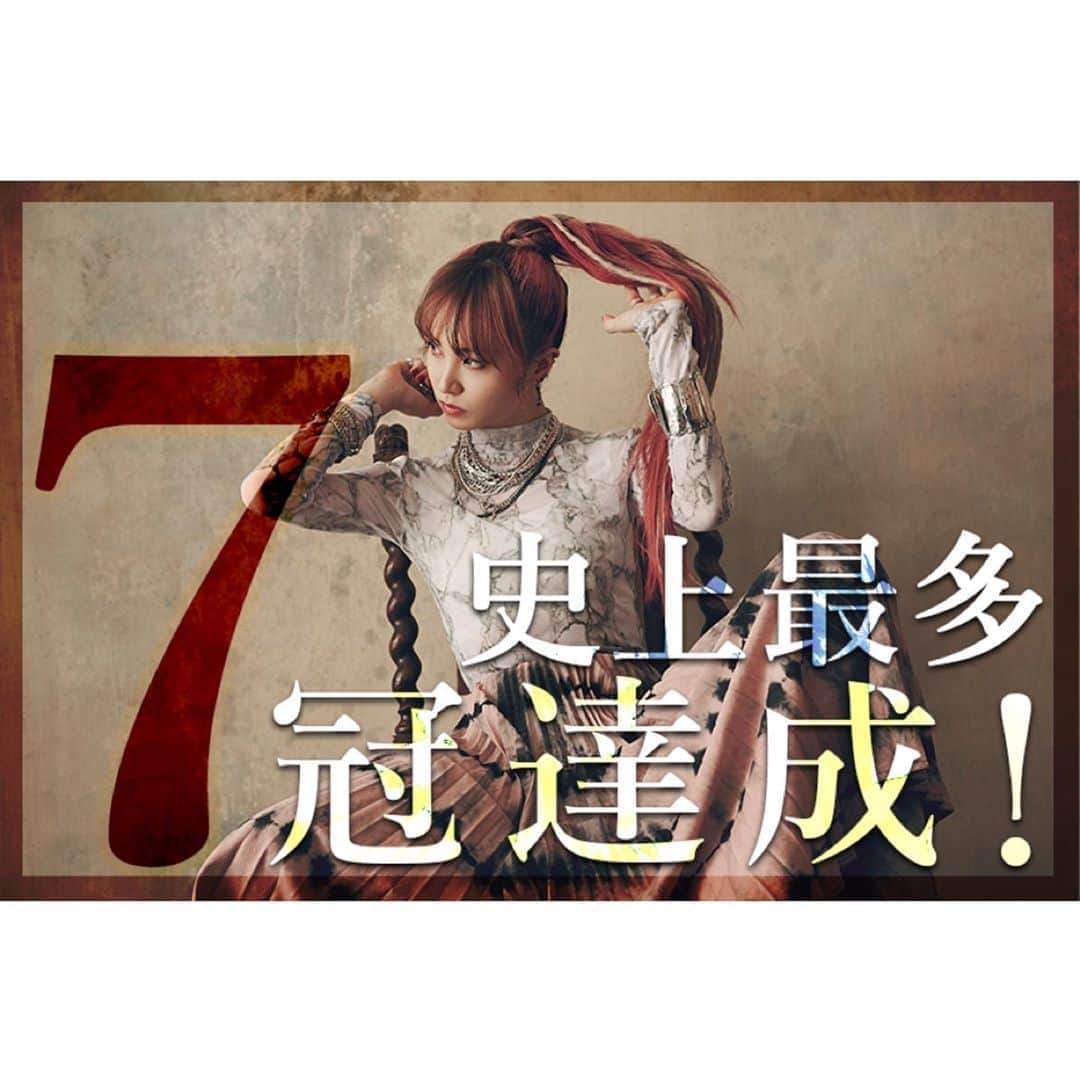 のインスタグラム：「シングル「炎」、アルバム「LEO-NiNE」本当にたくさんの方に受け取っていただいてうれしいです。 昨日のブログにも書いたけど、うれしいことがあったとき、思い浮ぶ景色や、フレーズ、そして思い浮ぶみんなの顔が沢山あるっていうことが一番幸せなことだなぁ。と思います。 みんながみせつづけてくれる景色は本当にすごい。幸せを沢山ありがとうございます。  　LiSAの最新シングル「炎」（ホムラ）、最新アルバム『LEO-NiNE』が、10月21日発表の「週間デジタルシングル（単曲）ランキング」、「週間ストリーミングランキング」、「週間デジタルアルバムランキング」で、それぞれ週間DL数14.1万DL（141,077DL）、週間再生数867.9万回（8,678,605回）、週間DL数0.7万DL（6,856DL）で初登場1位となり、「週間デジタルランキング3冠」を記録した。   【写真】この記事の写真を見る（全3枚）  ■シングル、アルバム、デジタル3冠に加え、合算も2冠  　これにより、CDの売上枚数・デジタルダウンロードのDL数・ストリーミングの再生数を合計した「週間合算シングルランキング」、「週間合算アルバムランキング」でも週間16.1万PT（160,586PT）【※1】、週間7.4万PT（74,057PT）【※2】を記録し、同時1位を獲得。10月20日発表の最新「オリコン週間シングルランキング」、「オリコン週間アルバムランキング」での同時1位と合わせて、「オリコン週間音楽ランキング1位獲得数　史上最多7冠」を達成。この快挙にLiSAは「本当にうれしいです。いつも応援してくれる皆さんのおかげです」とファンへの感謝を述べた。  【祝】LiSA、シングル「炎」・アルバム「LEO-NiNE」にて、「オリコン週間音楽ランキング1位獲得数」で、“史上最多7冠”を達成！ いつも応援して下さる皆さまのお陰で達成できた大記録です！ 引き続きLiSAの応援を宜しくお願い致します！ oricon.co.jp/news/2174843/f… #LiSA #炎ほむら #レオナイン #鬼滅の刃」