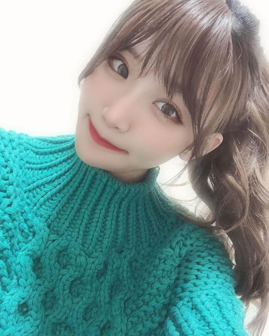 那月結衣さんのインスタグラム写真 - (那月結衣Instagram)「💁  久々に前髪つけたら、 なかなか難しかった🤣  #自撮り #前髪あり #シースルー #ポニーテール #ニット #グリーン #ヘアアレンジ #selfie #ponytail #hairarrange  #tokyo #japan #girls」10月21日 12時47分 - natsukiyui_0114