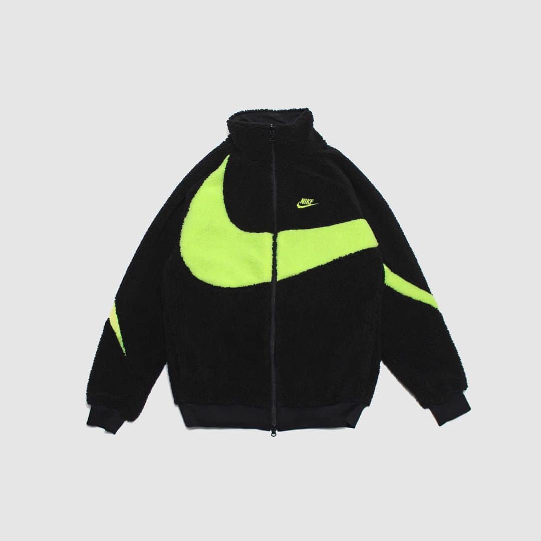 A+Sのインスタグラム：「2020. 10. 23 (fri) in WEB STORE  ■NIKE NSW VM SWSH FULL ZIP JKT COLOR : BLACK×VOLT SIZE : SMALL - 3X LARGE PRICE : ¥12,000 (+TAX) ※実店舗では2020年10月30日(金)より発売となります。  寒い日も存在感のあるスタイル。 ナイキ スポーツウェア ジャケットは、大きなロゴで個性をアピールするリバーシブルデザイン。外出のたびにイメージチェンジを楽しめます。フレンチテリー素材とタフタ素材が寒い日も暖かい着心地を保ちます。  A style that has a strong presence even on cold days. The Nike Sportswear Jacket has a reversible design with a large logo that emphasizes your personality. You can enjoy a makeover every time you go out. French terry and taffeta materials keep you warm and comfortable even on cold days.  #a_and_s #NIKE #NIKEBIGSHOOSH #NIKENSWVMSWSHFULLZIPJKT」