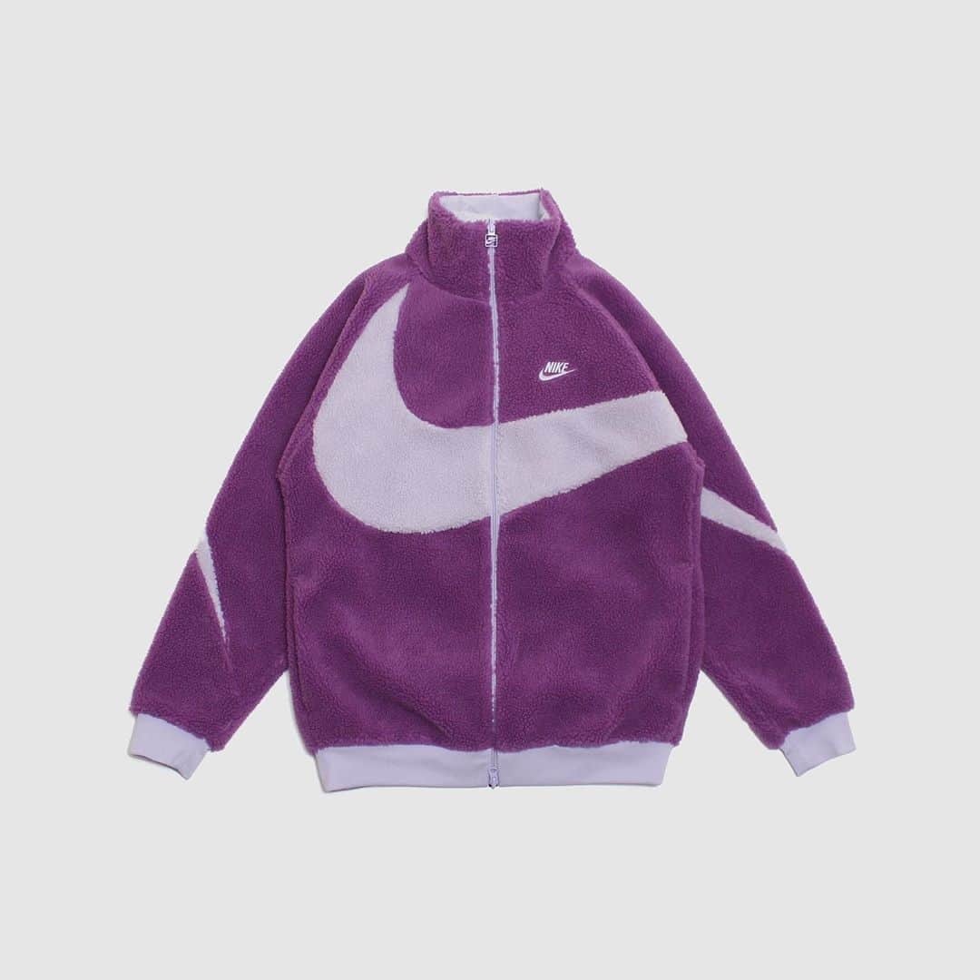 A+Sのインスタグラム：「2020. 10. 23 (fri) in WEB STORE  ■NIKE NSW VM SWSH FULL ZIP JKT COLOR : PURPLE SIZE : SMALL - 3X LARGE PRICE : ¥12,000 (+TAX) ※実店舗では2020年10月30日(金)より発売となります。  寒い日も存在感のあるスタイル。 ナイキ スポーツウェア ジャケットは、大きなロゴで個性をアピールするリバーシブルデザイン。外出のたびにイメージチェンジを楽しめます。フレンチテリー素材とタフタ素材が寒い日も暖かい着心地を保ちます。  A style that has a strong presence even on cold days. The Nike Sportswear Jacket has a reversible design with a large logo that emphasizes your personality. You can enjoy a makeover every time you go out. French terry and taffeta materials keep you warm and comfortable even on cold days.  #a_and_s #NIKE #NIKEBIGSHOOSH #NIKENSWVMSWSHFULLZIPJKT」