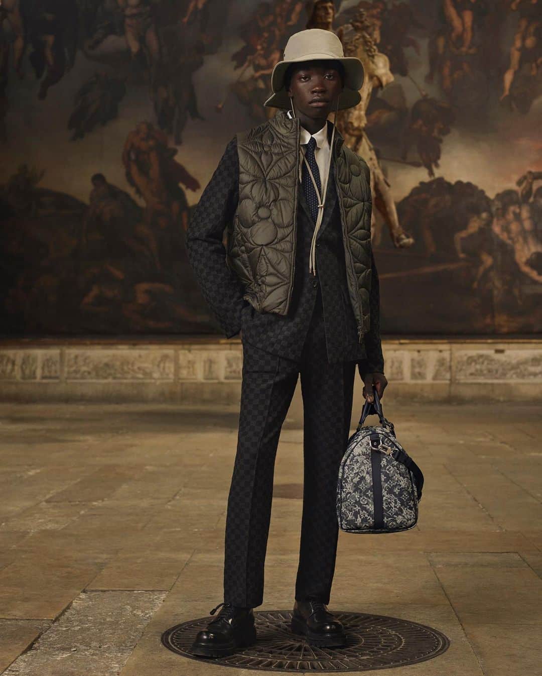 HYPEBEASTさんのインスタグラム写真 - (HYPEBEASTInstagram)「@hypebeaststyle: @louisvuitton's Pre-Spring 2021 collection serves up luxe looks fit for archaeological exploration. Delivering crisp, clean cuts and looks served in palettes perfect for that winter-to-spring transition, the range draws cues from Indiana Jones’ wardrobe, vintage military, watercolor prints and more. Take a full look at the collection via the link in our bio, and expect pieces to filter into stores in the coming months.⁠⠀ Photo: Louis Vuitton」10月21日 12時51分 - hypebeast