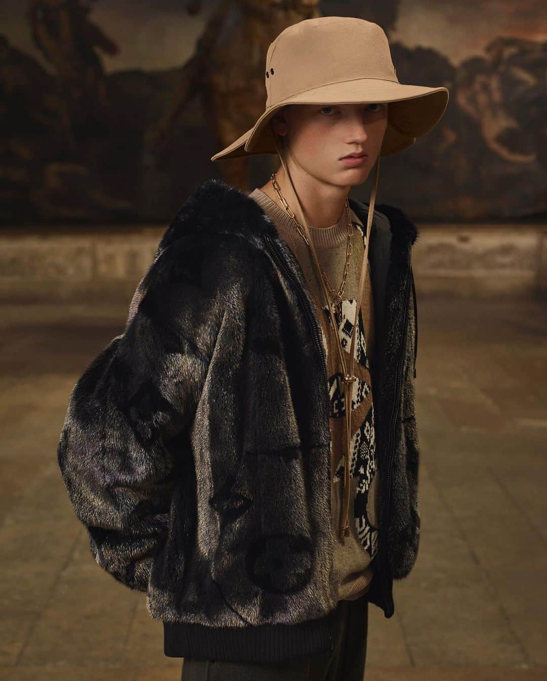 HYPEBEASTさんのインスタグラム写真 - (HYPEBEASTInstagram)「@hypebeaststyle: @louisvuitton's Pre-Spring 2021 collection serves up luxe looks fit for archaeological exploration. Delivering crisp, clean cuts and looks served in palettes perfect for that winter-to-spring transition, the range draws cues from Indiana Jones’ wardrobe, vintage military, watercolor prints and more. Take a full look at the collection via the link in our bio, and expect pieces to filter into stores in the coming months.⁠⠀ Photo: Louis Vuitton」10月21日 12時51分 - hypebeast