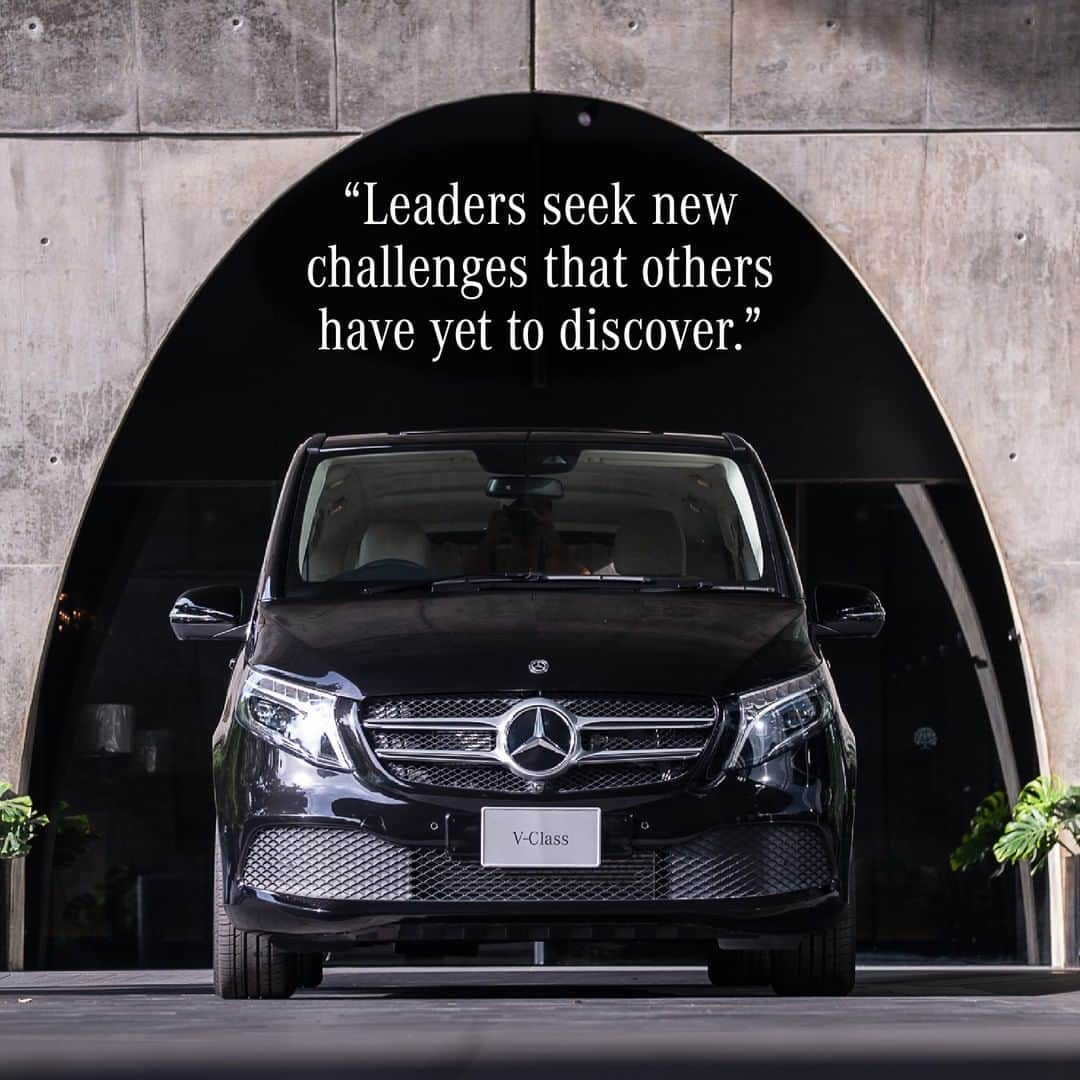 Mercedes-Benz Thailandさんのインスタグラム写真 - (Mercedes-Benz ThailandInstagram)「สะท้อนคาแรคเตอร์ของผู้นำในอุดมคติ ด้วยแนวคิดที่แตกต่าง ให้ทุกคนจดจำคุณในฐานะ ‘สัญลักษณ์แห่งความสำเร็จอันโดดเด่น’ ที่ไม่ใช่ใครก็สามารถเป็นได้ ให้ทุกแนวคิด และทุกการตัดสินใจของคุณ เป็นแรงบันดาลใจให้กับทุกคน  สามารถดูรายละเอียดเพิ่มเติมได้ที่: https://www.mercedes-benz.co.th/VClassebrochure  เมอร์เซเดส-เบนซ์ (ประเทศไทย) ขอขอบคุณ @sindhornkempinski  โรงแรมสินธร เคมปินสกี้ กรุงเทพฯ ที่เอื้อเฟื้อสถานที่ในการถ่ายภาพชุดนี้  #LeadLikeNoOther #VClass #LuxuryVan #MercedesBenz #MercedesBenzThailand #SindhornKempinski #Kempinski」10月21日 13時01分 - mercedesbenzthailand