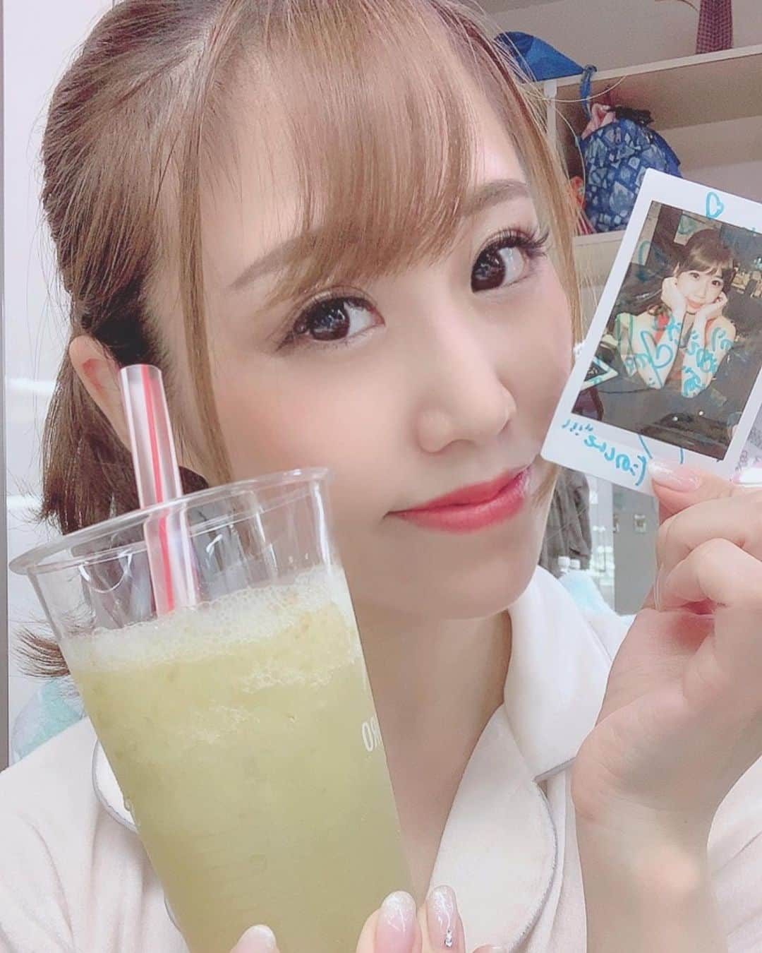 雪乃凛央さんのインスタグラム写真 - (雪乃凛央Instagram)「. 浅草ロック座 SOB 2nd 11日目 今日が中日になるのですね . そう思うとここからは 楽日までのカウントダウンに思えて 1日1日を大切に踊っていきたいな という気持ち(*•̀ᴗ•́*)و ̑̑ . いつもお差し入れにお心付けに ゆきな姐さんのチェキも～⸜❤︎⸝‍ ありがとうございます とっっても励まされてます！ . 女性のお客さまがデビューと知って足を運んでくださり お手紙も嬉しくて感動しました( ˃ ⌑ ˂ഃ ) ステージ楽しんでいただけてたらいいな…！ . 今日もがんばります！ . #AV女優#セクシー女優#sexy#cute#浅草#浅草ロック座#ストリップ#踊り子#デビュー#中日#11日目#毎日#楽しい#本日もよろしくね」10月21日 13時13分 - rio_ccha_