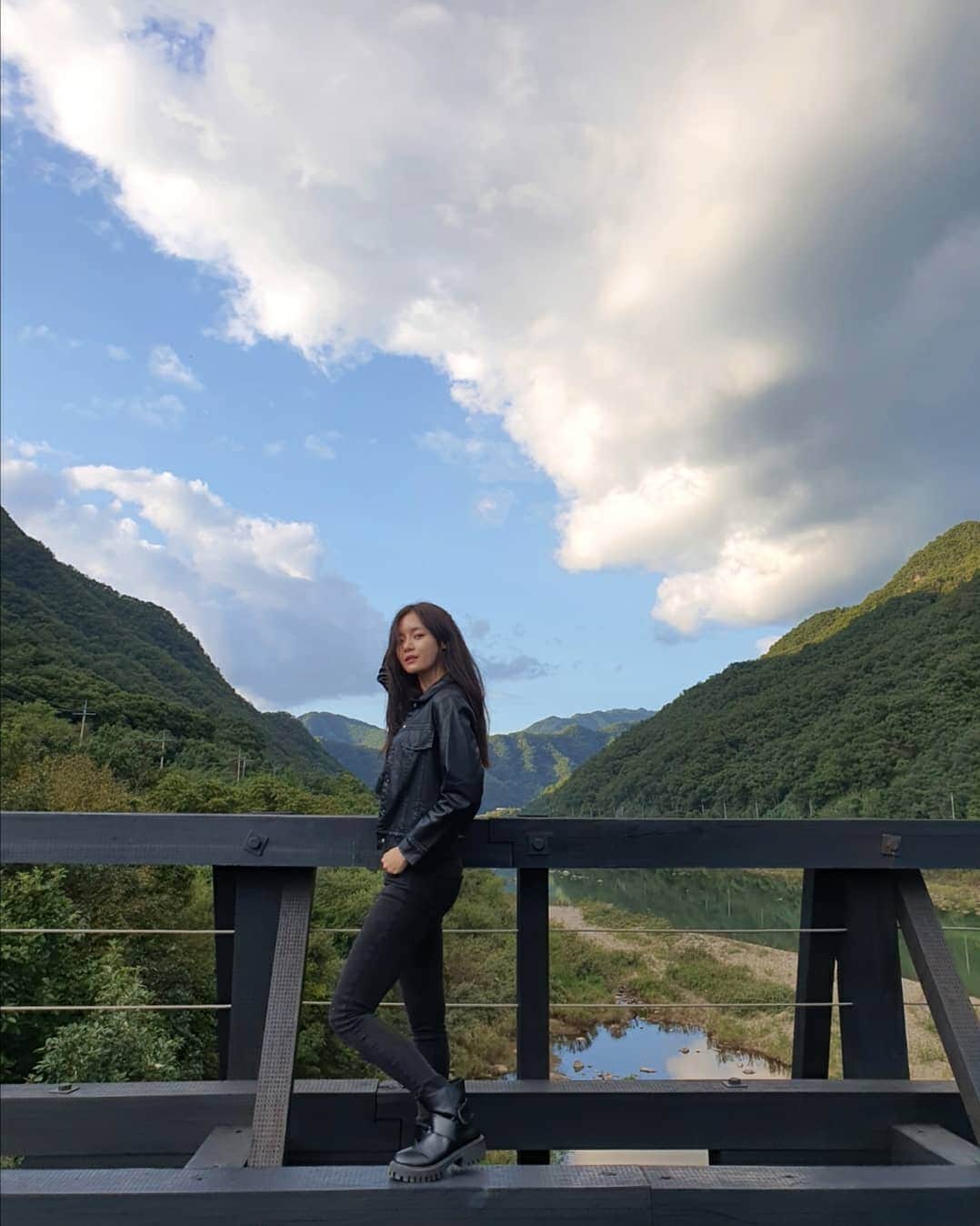 のインスタグラム：「순간을  소중히 -」