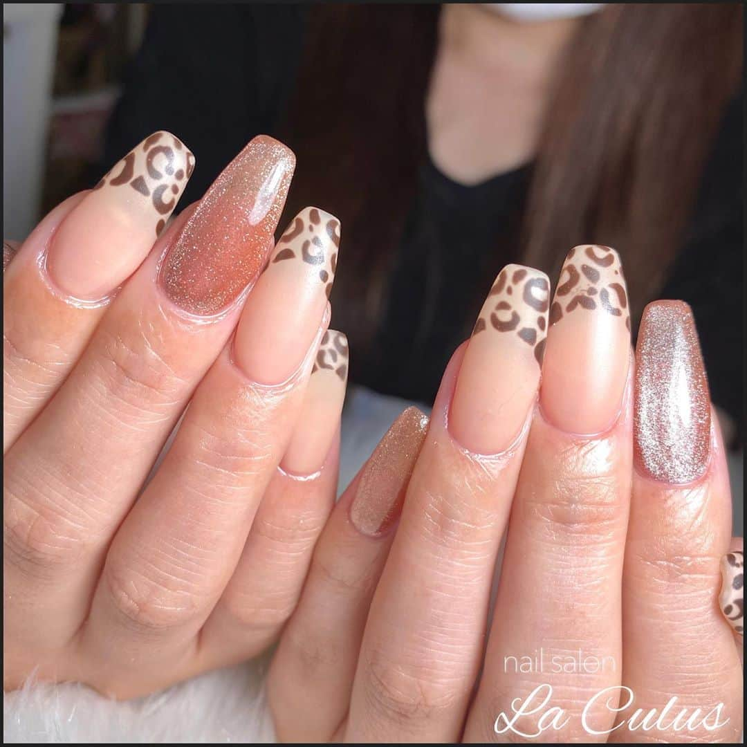 Mihoさんのインスタグラム写真 - (MihoInstagram)「nails. . . レオパードフレンチ🐆💕💕 マットコーティング☝️✨ . . ◆オフ込み1.5時間 ◆丁寧ケア付き ◆1ヶ月以内のご来店で¥500-引き (キャンペーンデザインは適用外) . . . 🔸　#ルビケイト導入サロン　🔸 カビ・菌から塗り爪を守り、グリーンネイル(バクテリアルネイル)の予防ができる、ルビケイト🦠🤛✨ 追加料金無しで、全てのお客様に使用しております♡ 繰り返しグリーンネイルになってしまう方や、"グリーンネイル"と言われ他店で施術を断られてしまった方も施術が可能です💅 お悩みの方は、一度ご相談ください🧡  #laculus  #フィルインサロン　#レオパード　#スターギャラクシー  . #ネイル #ジェル #ジェルネイル #ネイルアート #ネイルサロン #ネイルデザイン #三宮フィルイン #秋ネイル  #グリーンネイル対策#ネイルチップ #フィルイン#グリーンネイル #神戸 #三宮 #神戸元町 #大阪 #神戸ネイル #神戸ネイルサロン #三宮ネイルサロン #三宮ネイル . #nail #nails #nailart #beauty #kawaii」10月21日 13時11分 - la.source_nail