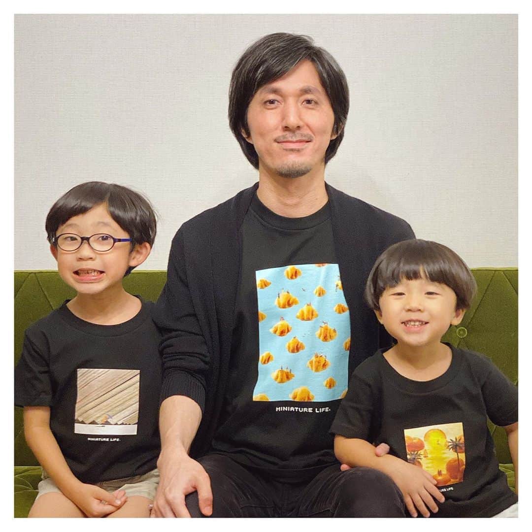 田中達也さんのインスタグラム写真 - (田中達也Instagram)「⠀ 【AmazonFashion Tシャツコレクション】 クリエイターやアーティストが作品を商品化してAmazonで販売できるサービス「Merch By Amazon」が日本でも始まりました。それを記念して、AmazonFashionのTシャツコレクション企画に参加しています。 今回販売するTシャツは、日本、アメリカ、イギリス、ドイツ、フランス、イタリア、スペインのAmazonで購入できます。ぜひチェックしてみてください。 #お気に入りのアートを着よう #amazonで発見 ⠀ 【the AmazonFashion T-shirt range project】 「Merch By Amazon」, the service that allows creators and artists to commercialise and sell their works, has started operating in Japan. To commemorate this, we are participating in the AmazonFashion T-shirt range project. You can purchase the T-shirts from Amazon in Japan, the USA, the UK, Germany, France, Italy, and Spain. Please be sure to check them out. ⠀ [Update] It seems that this product isn't coming up in search results outside of Japan, so I've added a direct link to it on the MINIATURE CALENDAR site. https://miniature-calendar.com/t-shirts/ ⠀」10月21日 13時15分 - tanaka_tatsuya