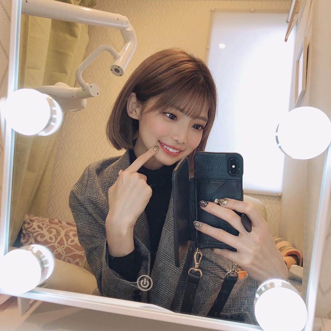 のインスタグラム：「マスクしてるからホワイトニングちょっとサボってたけど、もうすぐMV撮影するので久しぶりに…🦷 . . ZEROビューティー久しぶりにいった～！ソファふわふわでゆったり個室で落ち着きます☺️ . . 3照射してだいぶ白くなった！ あと3照射くらいしたいな… . . . . . . #美活 #美容 #美容好きな人と繋がりたい #beauty #beautysalon #beautycare #ホワイトニング #lovewhitening #美活 #美容垢 #whitening  #白い歯 #美意識向上 #池袋 #エステ #美意識 #きれいになりたい #笑顔 #smile #美意識向上 #女磨き #綺麗になりたい #follow #like #love #歯並び #前歯 #Japanese #japanesegirl #beautiful #asiangirls #asianbeauty」