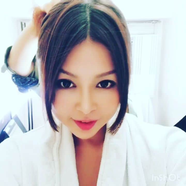 のインスタグラム：「ほっと一息つく💕 Take a break💄💋 #kirikoimafuji #kiriko #今藤霧子 #ひといき  #撮影風景  #Capsuleagency」