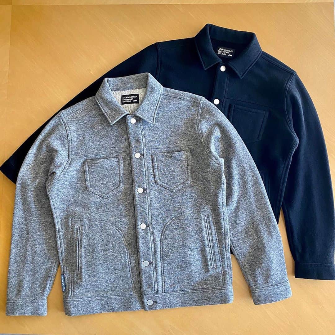 のインスタグラム：「． 【 受注会にてオーダーを頂いたお客様へご案内です。 】  WOOLWHEELER LIGHT トラッカージャケットが入荷致しました。  (品番 LW240 WN light GJK)  オーダー頂いた皆様大変お待たせ致しました。 お迎えのほど、宜しくお願い致します。  <LW福岡店の営業について>  平日は12:00〜19:30、土日祝は11:00〜19:30の営業となります。 尚、火曜日は定休日です。 . スタッフはオープン前に検温、健康状態のチェックを行い、マスク着用にて接客の間合をとってご対応させていただきます。 また、次亜塩素酸空間除菌脱臭機を設置して消毒等十分店内環境を整えられるよう努めております。 . ご来店頂くお客様へのお願いと致しましては、マスクの着用をお願い申し上げます。 . スタッフよりアルコール消毒をさせていただきますのでご理解・ご協力のほど宜しくお願い致します。  #loopwheeler #loopwheelerfukuoka #ループウィラー #ループウィラー福岡 #吊り編み#スウェット#tsuriami #madeinjapan#sweatshirt #日本製#福岡#薬院#定番」