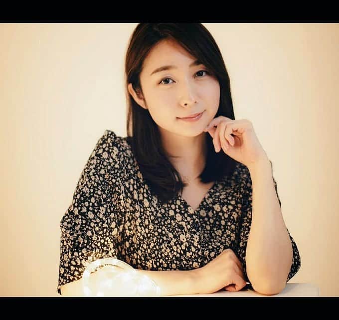 柚月美穂のインスタグラム：「#randompic  . . Twitterで告知してから バタバタしてしまった こっちにpostちゃんと出来なかった〜🐰 . . #さんま御殿 3時間SPの VTRご覧いただきご報告もありがとうございました〜🤭 . . また出る時告知しますね〜☺︎ . . 日々冷えてきましたが 秋野菜が美味しい季節になってきましたね〜。 実家から沢山届きました🍊🍠🌰🍆🍄 . . あと猫の温かさが幸せな。 ねこたんぽ🌾🐈 . . #Japanese #Actor #cameraman #camerawoman #picoftheday #instagood #fashion #happy #followme #follow #art #me #instadaily #style #photography #fun #instalike #igersInstagrammers #photo #tokyo #japan」