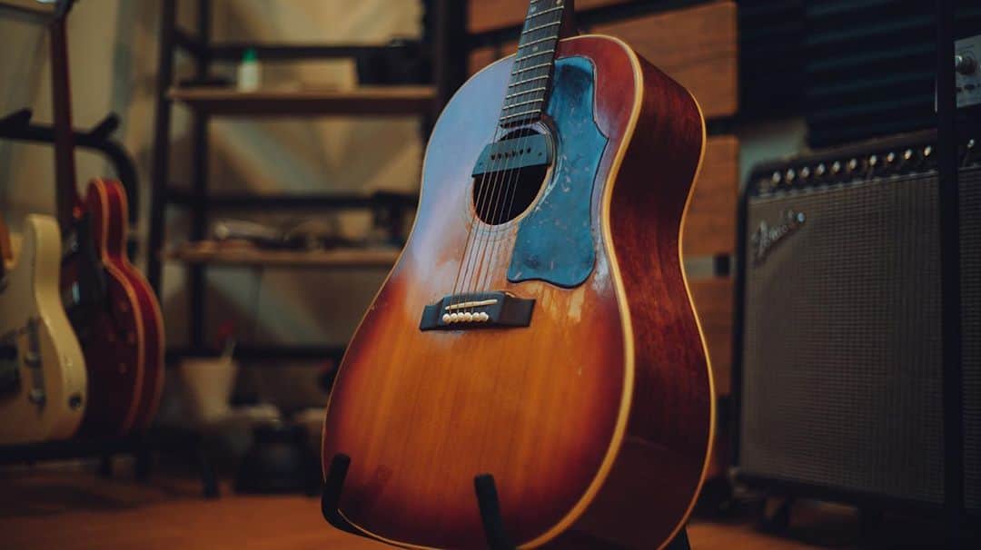 近藤薫のインスタグラム：「#Gibson #J45 #guitar #acoustic #アコギ #ギター #recording #studio #guitarist #guitarplayer #acousticguitar #acousticmusic #6string」