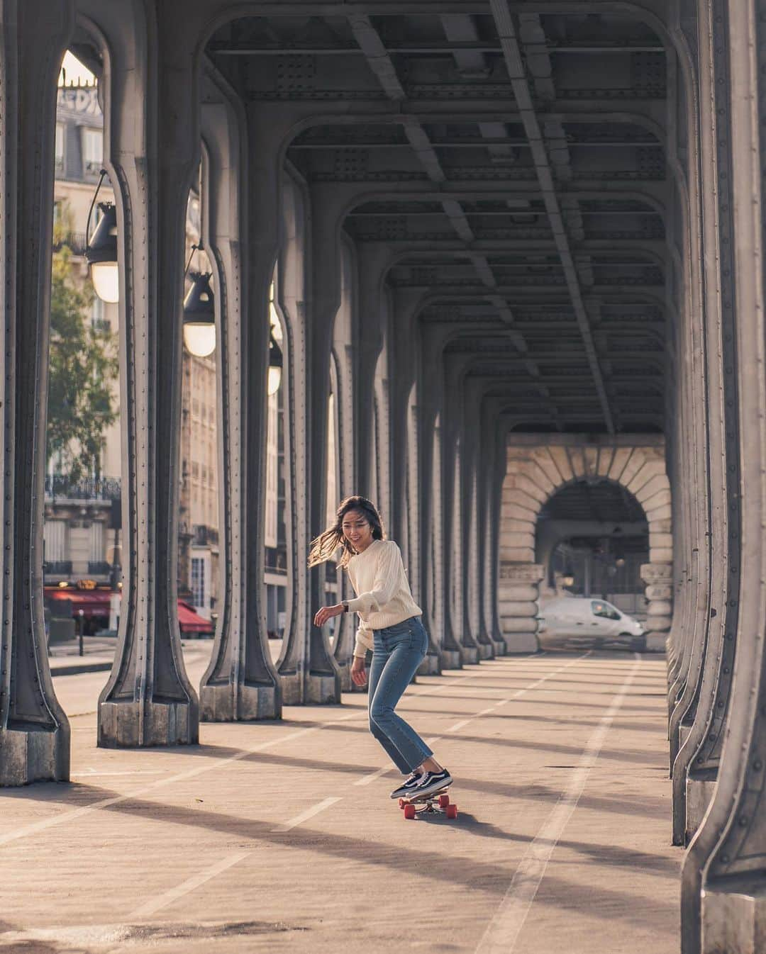 コ・ヒョジュさんのインスタグラム写真 - (コ・ヒョジュInstagram)「This is how I usually shoot😉 Also there are many ways to shoot longboarding. but this one is the most familiar😊 - Behind the scenes of the documentary “Full Circle” . . . #longboard #longboarddancing #paris #hyojooko #hyo_joo #xtremevideo #watchinsighttv #fullcircle #birhakeim #birhakeimbridge」10月21日 14時03分 - hyo_joo