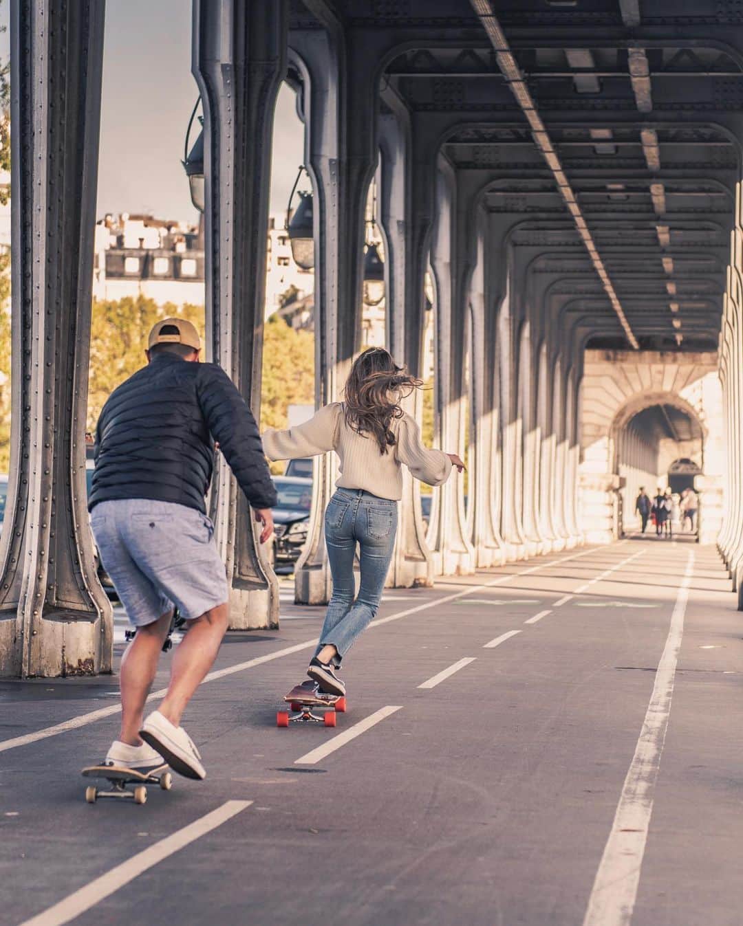 コ・ヒョジュのインスタグラム：「This is how I usually shoot😉 Also there are many ways to shoot longboarding. but this one is the most familiar😊 - Behind the scenes of the documentary “Full Circle” . . . #longboard #longboarddancing #paris #hyojooko #hyo_joo #xtremevideo #watchinsighttv #fullcircle #birhakeim #birhakeimbridge」