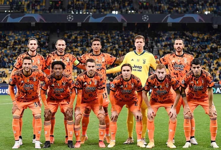 ヴォイチェフ・シュチェスニーのインスタグラム：「Starting our Champions League campaign with a win✅💪  #ForzaJuve #DynamoJuve #UCL」