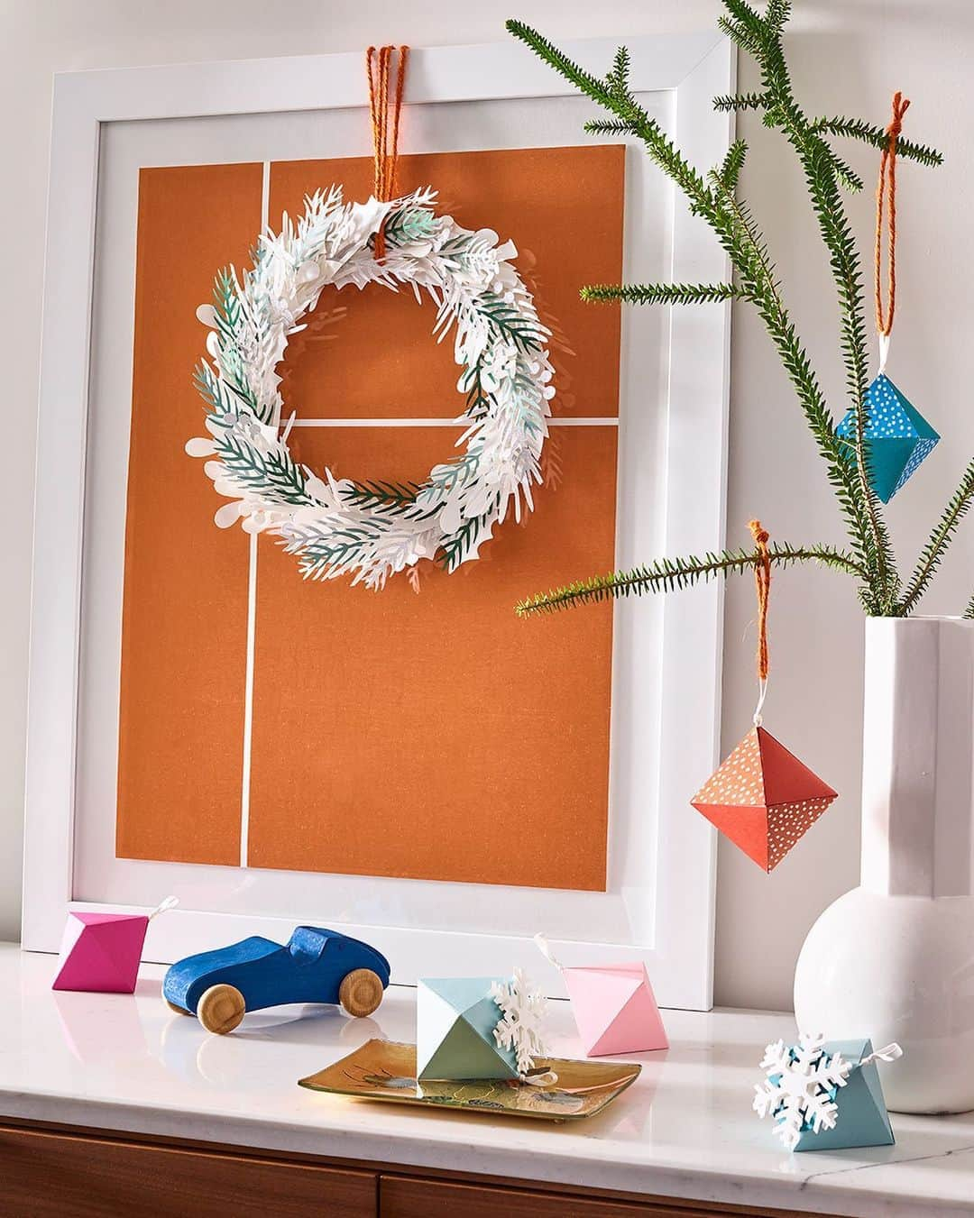 west elmさんのインスタグラム写真 - (west elmInstagram)「This holiday season, we're slowing down for quality time with family. We're excited to partner with @papersource on an exclusive DIY holiday decorations kit with materials to make three fun crafts for all ages: geometric ornaments, a winter wreath and a retro festive camper 🎄🎁 Link in bio! #DIY #crafting」10月21日 5時18分 - westelm