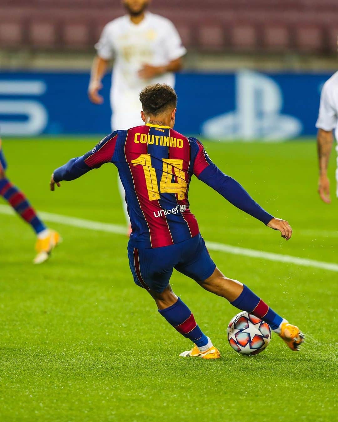FCバルセロナさんのインスタグラム写真 - (FCバルセロナInstagram)「🇧🇷 What a goal!  🎩 @phil.coutinho」10月21日 5時21分 - fcbarcelona