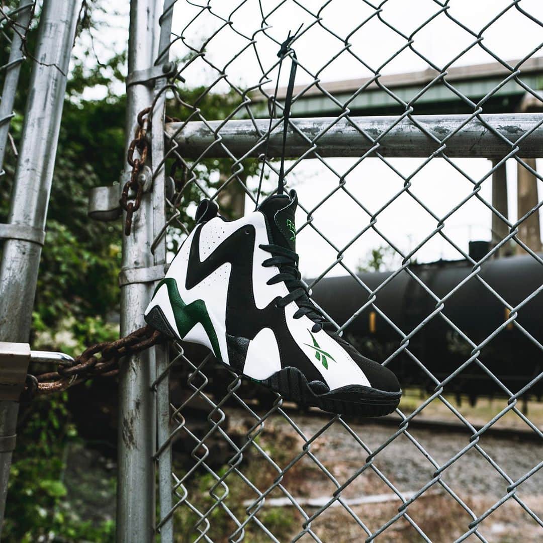 Reebok classicのインスタグラム：「25 years after its original release, the Kamikaze II OG makes its return with specs true to the original model. Available Friday 12 AM EST at our link in bio.」