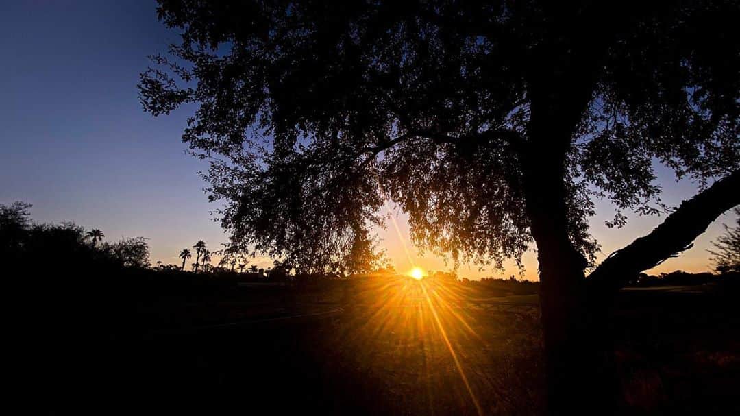 ハウィー・ケンドリックのインスタグラム：「Early morning light.」