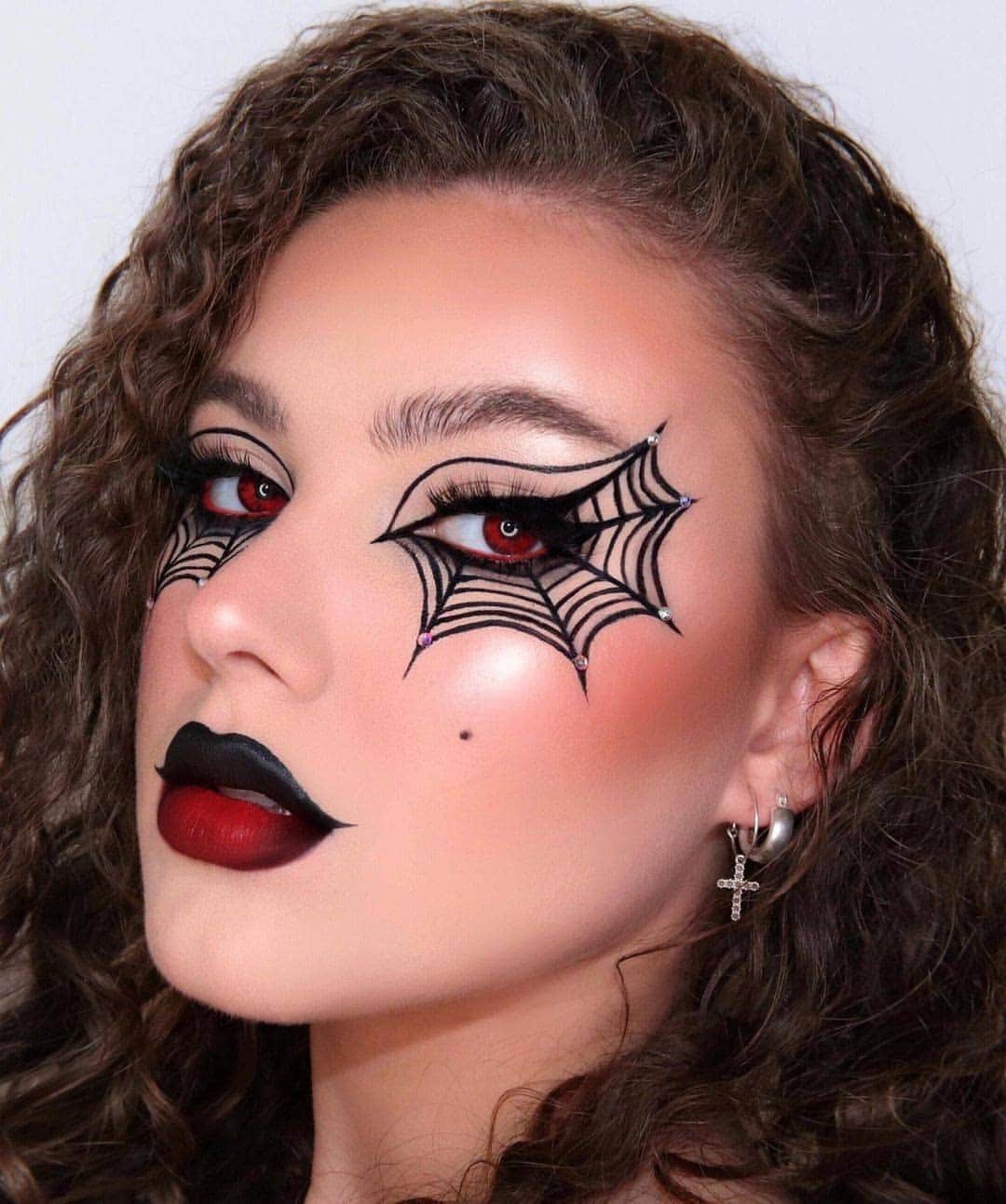 NYX Cosmeticsさんのインスタグラム写真 - (NYX CosmeticsInstagram)「@makeupmaylen slays this vampy glam using our Born To Glow Radiant Concealer + Epic Ink Liner 🕸🕷 • #nyxcosmeticsdollhouse #nyxcosmetics #nyxprofessionalmakeup #crueltyfreebeauty」10月21日 6時28分 - nyxcosmetics