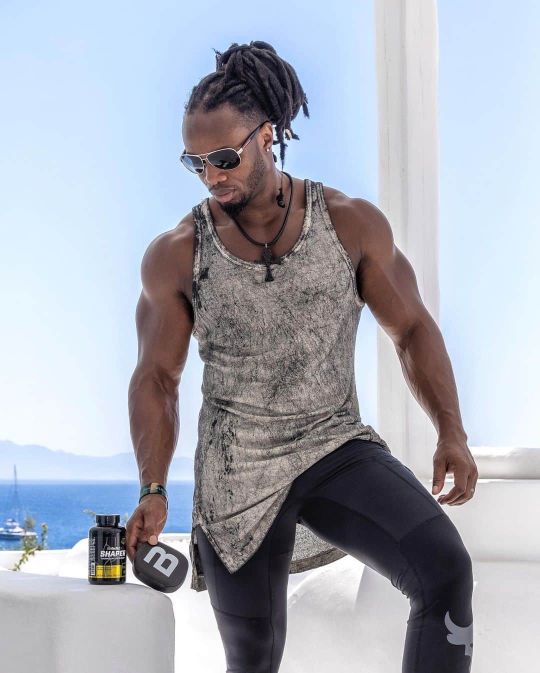 Ulissesworldさんのインスタグラム写真 - (UlissesworldInstagram)「Whether I’m on the go or training SHAPER by @ulissesseries Keeps me lean @biotechusa  _ Get SHAPER and my complete supplement stack at WWW.UAPPARELWORLD.COM @uapparelworld 👆LINK IN MY BIO👆」10月21日 6時33分 - ulissesworld