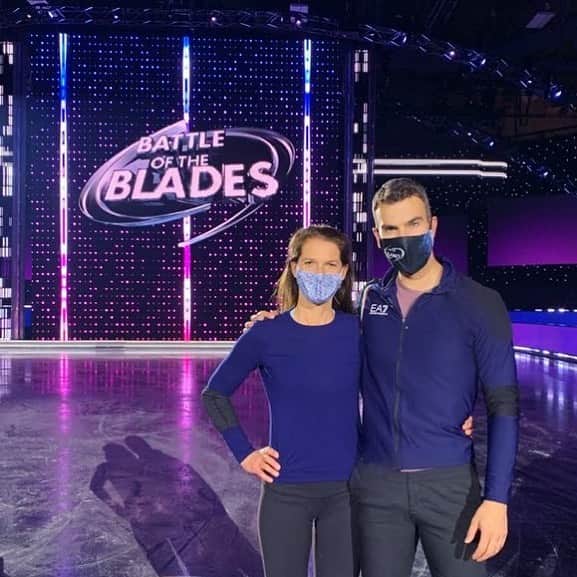 エリック・ラドフォードのインスタグラム：「Battle of the Blades is coming up fast! @jenbotterill and I are ready! Are you ready? Hoping to make it past week 1 this time! 😁  P.s We’ve got big smiles under these masks. 😬  @cbcbattle #cbcbattle #battleoftheblades #cbc #goodcauseforthewin #letsdothis #blades #iceskating #cancersociety #hockey #figureskating #bottford」