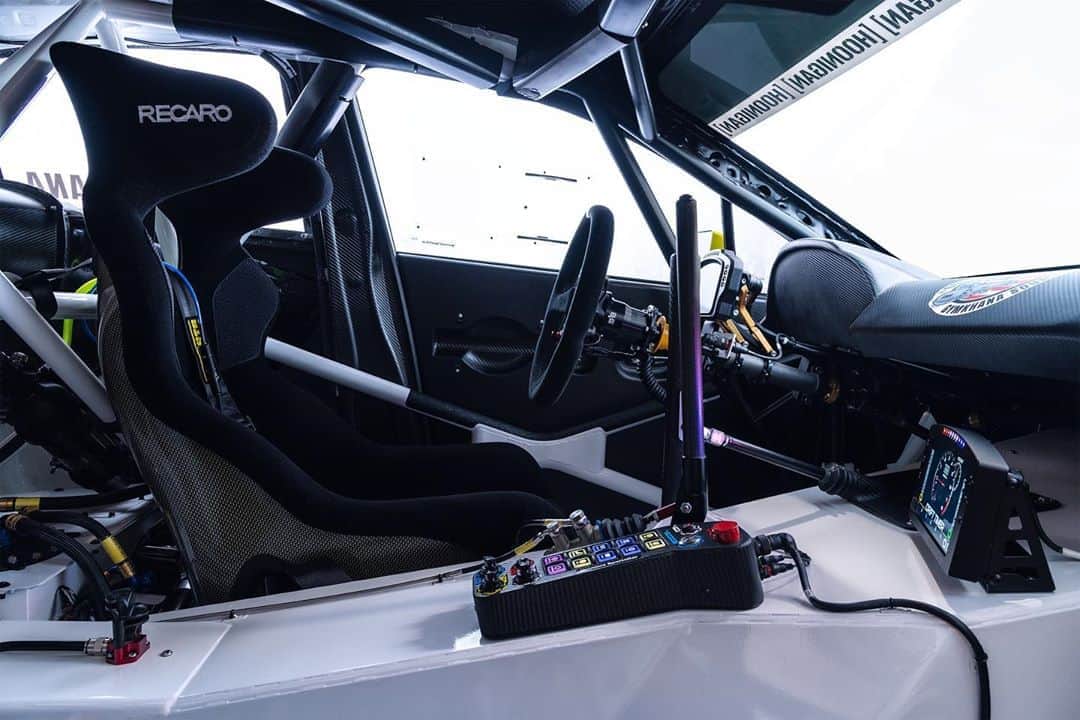 のインスタグラム：「🎯When @travispastrana needs to focus 199%, we make sure that his office is spotless. ✨#Officegoals @recaroautomotive @thehoonigans @yokohamatire @subaru_usa #subaru #travispastrana   #Repost @thehoonigans  ・・・ Not gonna lie, we’re heavy geeking on over the super clean motorsport spec interior on @TravisPastrana’s freshly built, Gymkhana-spec Subaru WRX STI. #backtosubaru」