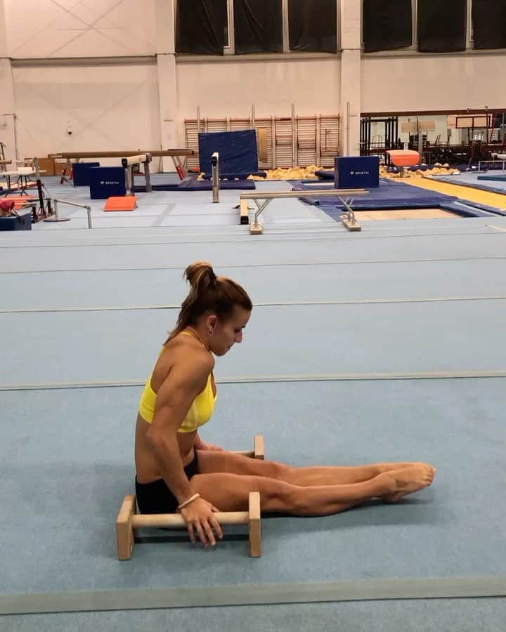 のインスタグラム：「#tuesday✔️  @timeflamengo @timebrasil  @cbginastica @caixa」