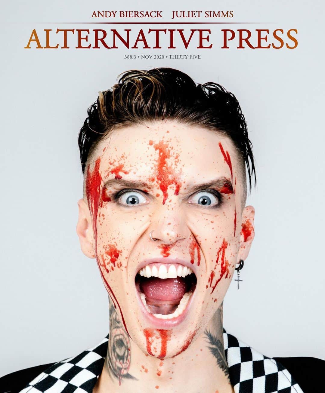 アンディー・ビアーザックのインスタグラム：「𝐇𝐚𝐩𝐩𝐲 𝐇𝐚𝐥𝐥𝐨𝐰𝐞𝐞𝐧!⁣⁣⁣ I’m so excited to be on the cover of the upcoming issue of @altpress and to be featured with my soul mate and the most dynamic singer and performer I’ve ever known @thejulietsimms makes this even more special 🖤 We had a blast on this shoot and can’t wait for you guys to see it! Pick up the new issue featuring full length interviews with both of us where we each go in depth on how 2020 has shaped our art, our crazy journey together over the years and what’s to come in the (extremely near) future! ⁣⁣⁣ 📷: @ashleyosborn」