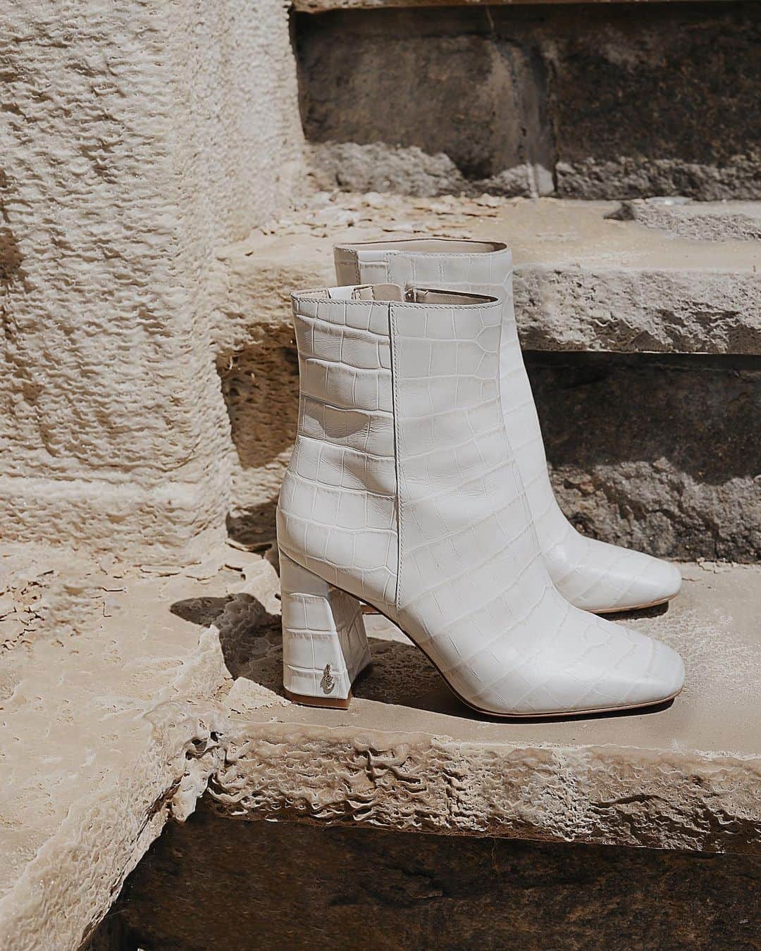 のインスタグラム：「CODIE looks best in Croco 🤍 Tap to shop our best-selling ankle bootie  #SamEdelman #Fall2020」