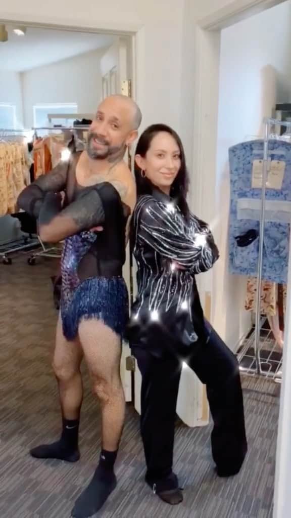 A.J.のインスタグラム：「Last night’s pre-show shenanigans with @cherylburke!! We jumped straight from the show to record the latest @prettymesseduppodcast. Our #DWTS peers @chrishell.stause, @keo_motsepe, and @glebsavchenkoofficial came on and it was… uh, a hot mess haha!! @vernondavis85 also chatted about his experience on the show and what’s next for him. Listen and subscribe by following the link in my bio! #TeamPrettyMessedUp @renejr @dancingabc @iheartradio」
