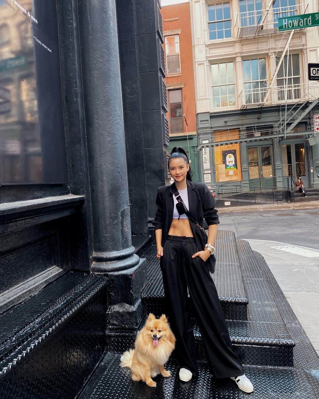 Janie W.のインスタグラム：「Count your blessing, not your worries.🖤 #blessings」